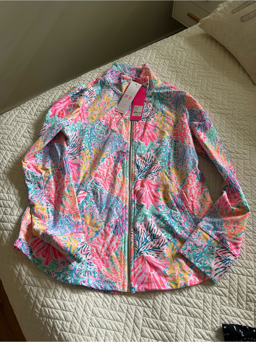 Lilly Pulitzer Leona UPF 50 Zip Up in Multi Splashdance. NWT. Size S - Picture 4 of 10